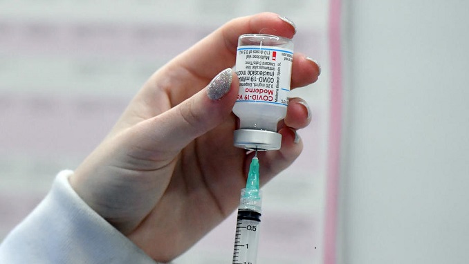 The panel will decide whether the Moderna booster shot should be administered six months following the second shot to persons aged 65 and above, individuals at high risk of severe symptoms of coronavirus, and adults aged 18 to 64 who are at risk of COVID-19 infections because of their occupations.
