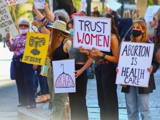 Women protesting in favor of abortion access, abortion rights in the United States